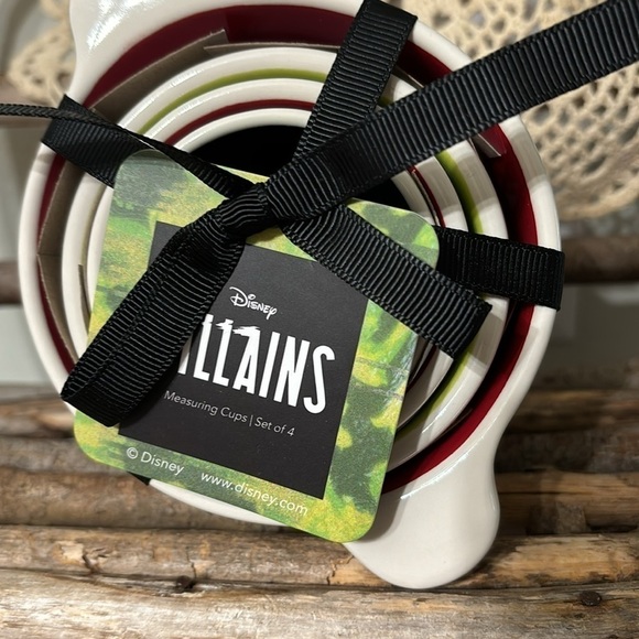 NWT Rae Dunn EVIL QUEENS DISNEY VILLAINS MEASURING CUPS - Picture 6 of 8